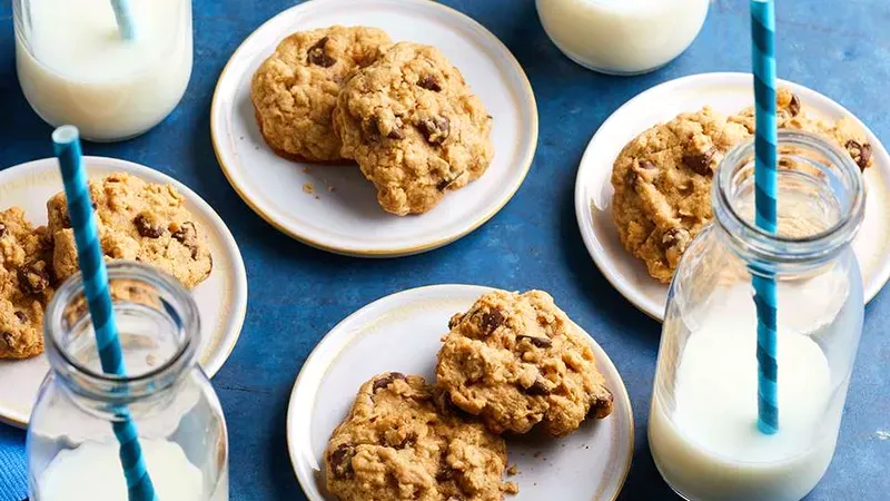 Healthy Oatmeal-Chocolate Chip Cookies Food photo of Healthy Oatmeal-Chocolate Chip Cookies