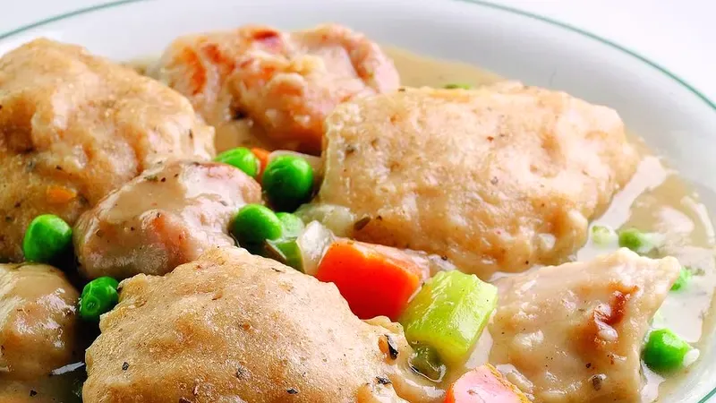 Old-Fashioned Chicken & Dumplings Food photo of Old-Fashioned Chicken & Dumplings