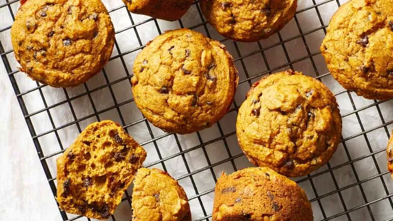 Pumpkin Chocolate Chip Muffins Food photo of Pumpkin Chocolate Chip Muffins
