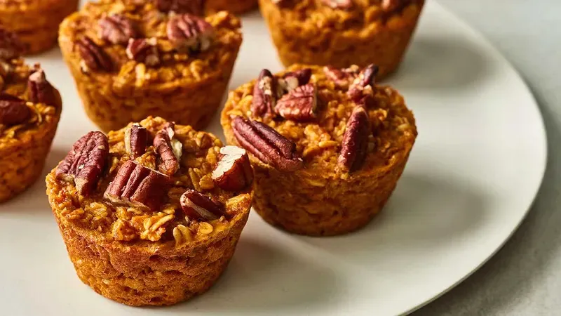 Cozy Pumpkin-Oatmeal Muffins Food photo of Pumpkin-Oatmeal Muffins