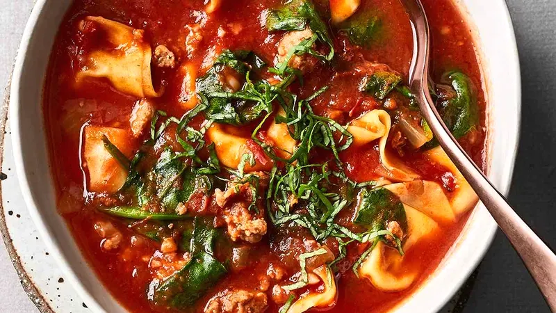 Sausage, Spinach & Tortellini Soup Food photo of Sausage, Spinach & Tortellini Soup