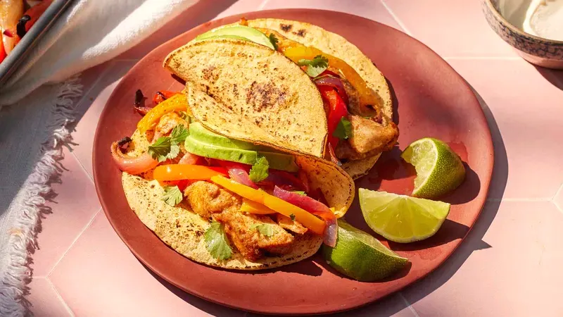 Sheet-Pan Chicken Fajitas Food photo of Sheet-Pan Chicken Fajitas