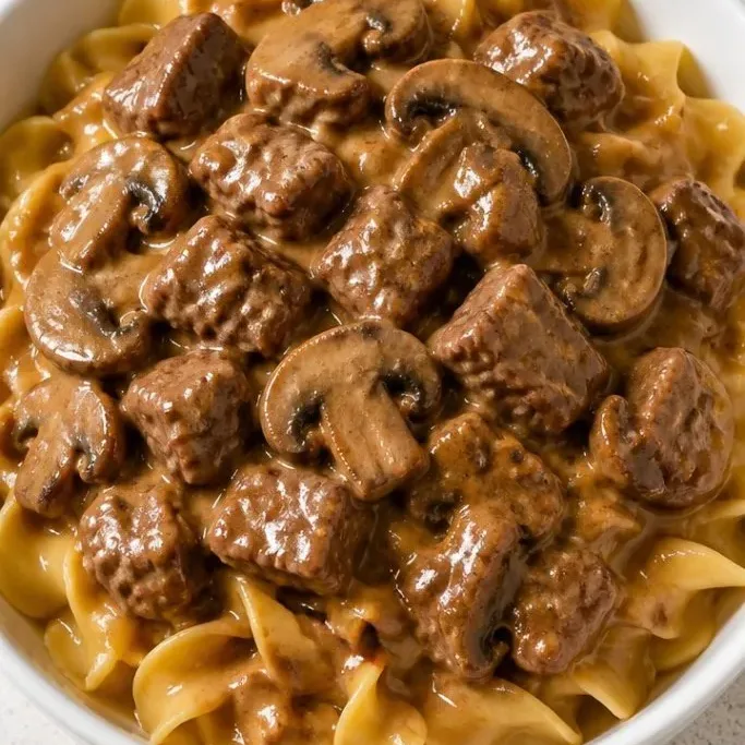 Creamy Slow Cooker Beef Stroganoff slow cooker beef stroganoff