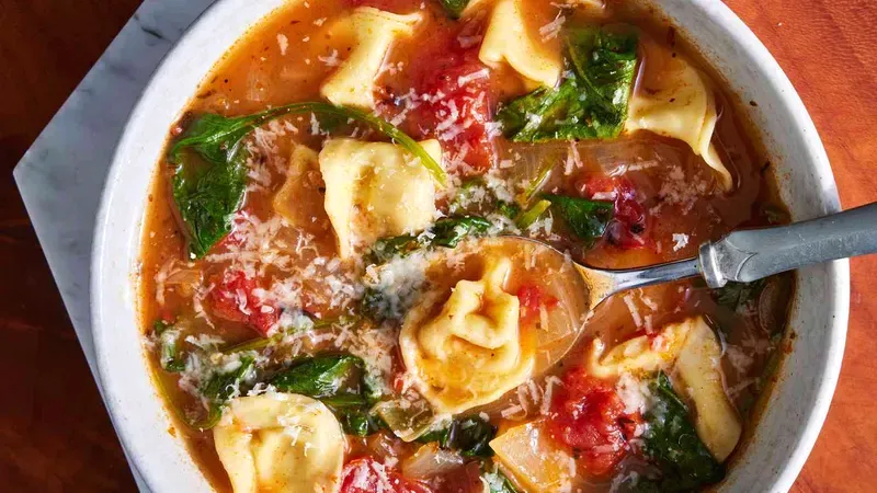 Spinach-Tortellini Soup Food photo of Spinach-Tortellini Soup