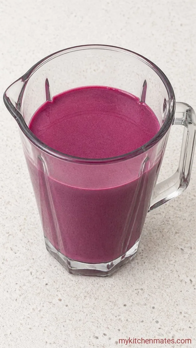 3-Ingredient Berry Protein Smoothie Step 1: Blend the Smoothie Base