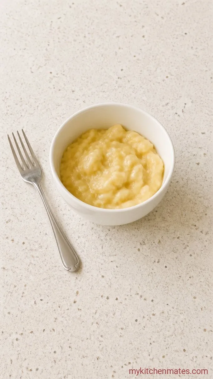5-Minute Banana Cream Pie Overnight Oats Step 1: Mash Half the Banana