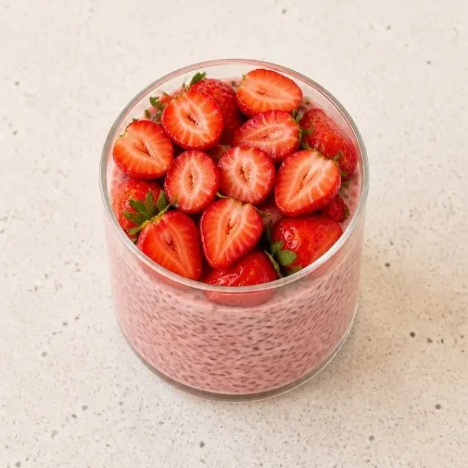 4-Ingredient Strawberry Chia Pudding strawberry chia pudding