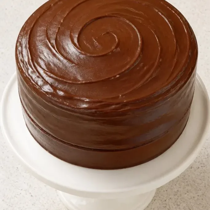 Vanilla Cake With Chocolate Frosting